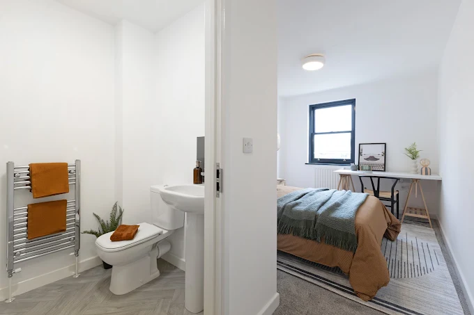 A bright bathroom in a double room flat